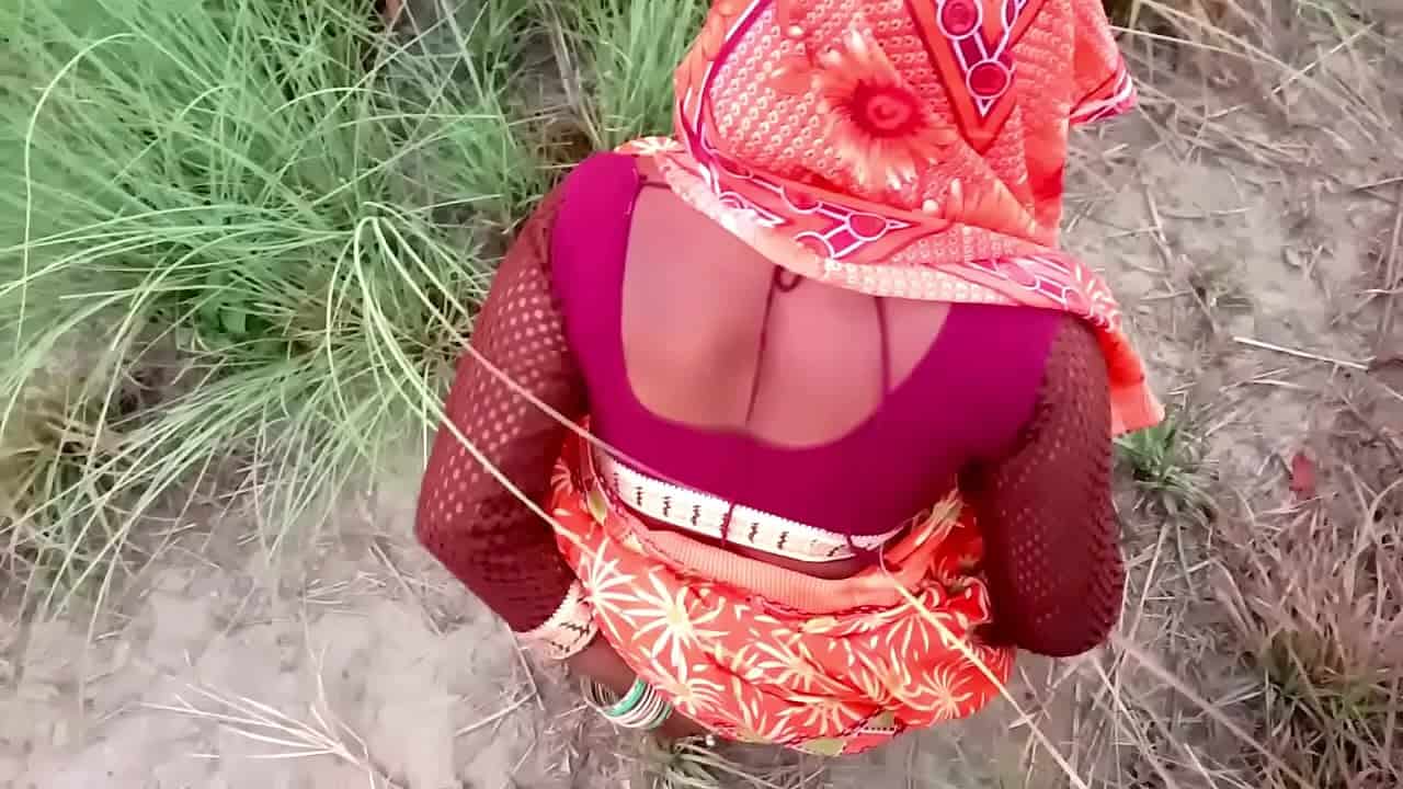 Hindi Xnxx Desi Village Bhabhi Ka Kheto Me Sex Video Indianpornxtube