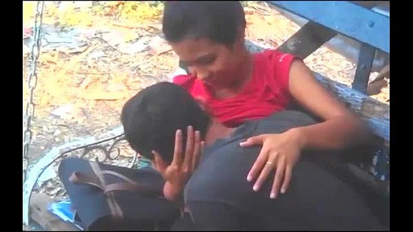 Hot desi sex mms of mumbai girl in outdoor park