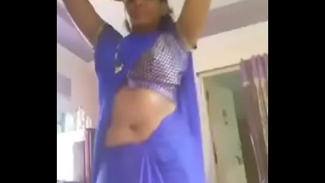 640px x 360px - Tamil office big navel aunty in blue saree - Indianpornxtube