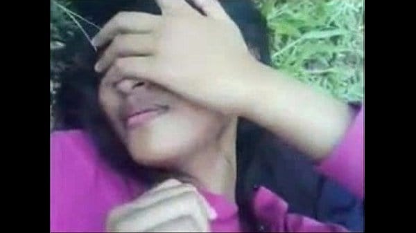 Pakistani muslim hot college girl outdoor fuck anal sex with lover