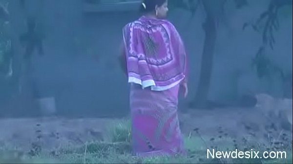 Hot desi aunty living next to my place xnxx pee video