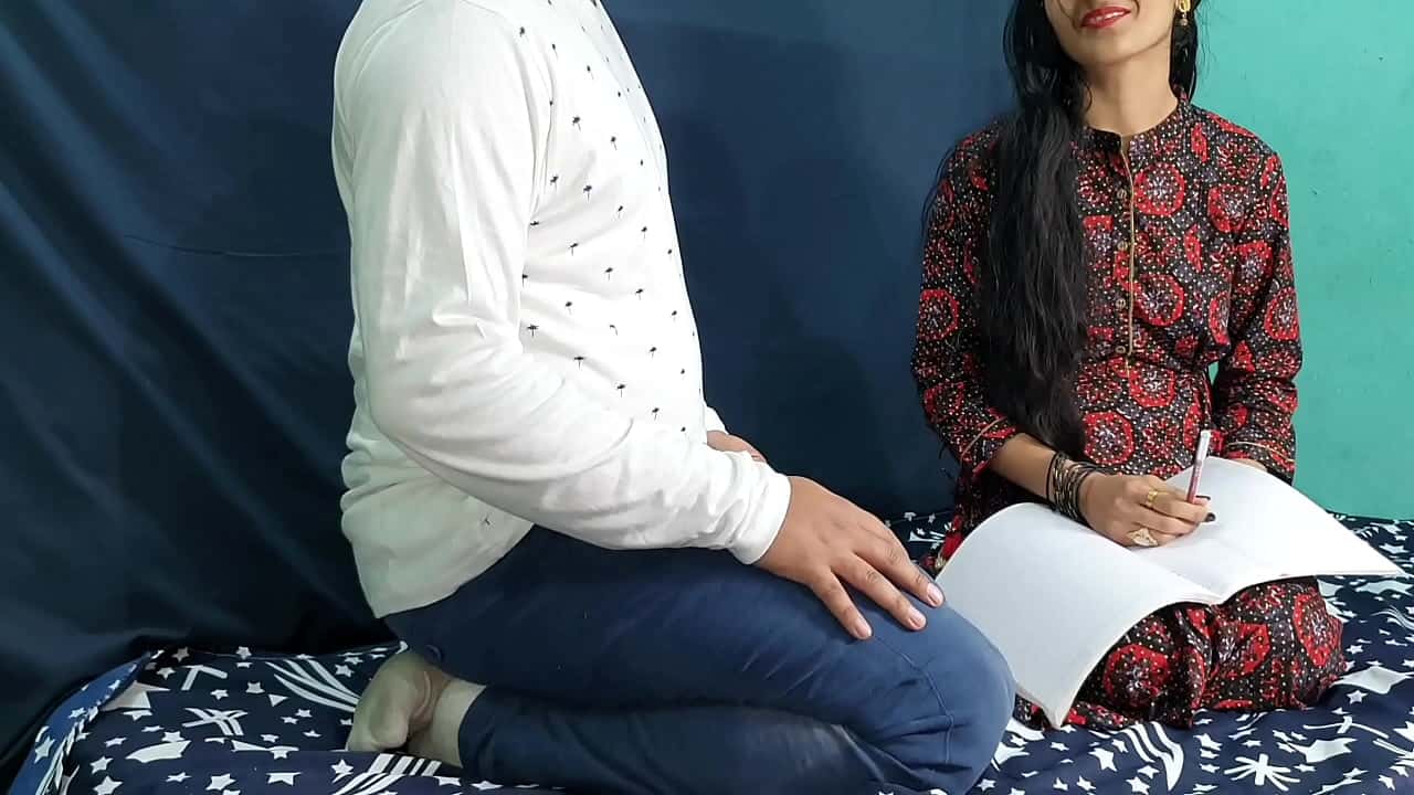 हिंदी क्सनक्सक्स इंडियन टीचर को अपनी चूत दिखाके चुदवा लिया