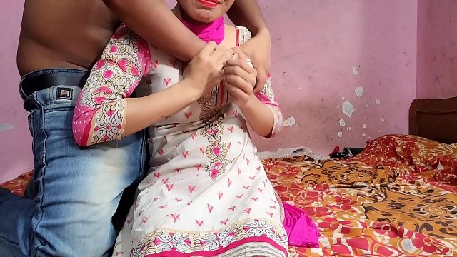 Xxx Chodne Ke Video Videos - Desi bhabhi ko chodne ka video banaya hindi sex clips
