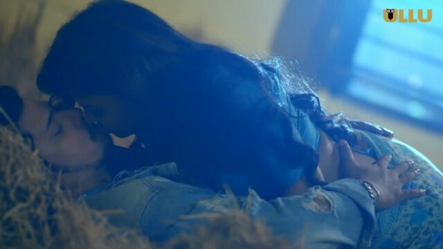 Tod Sexy Blue Film - Palang Tod Gaon Ki Garmi S03P02E08 2023 Ullu Hot Web Series